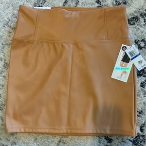 Tan Tinseltown faux leather pull on skirt